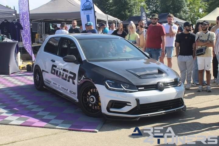 VW Days 2k24
Imagen del reportaje de la revista Tuning Area4tuners.es, de la concentración de coches Tuning del año 2024 en Seraucourt Le Grand, Francia
