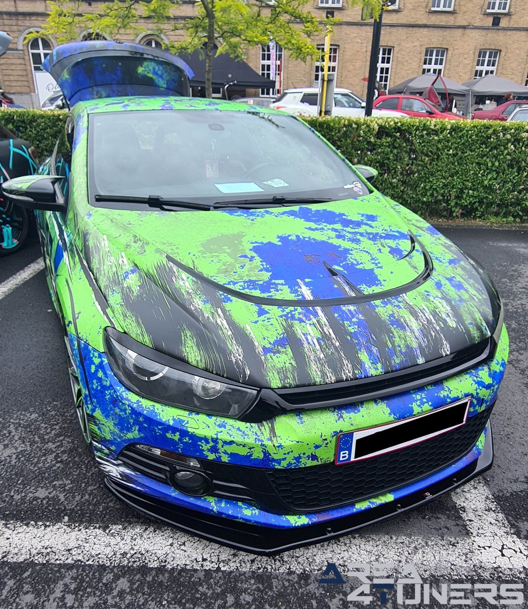 La Gasolina
Imagen del reportaje de la revista Tuning Area4tuners.es, de la concentración de coches Tuning del año 2024 en Torhout, Bélgica.