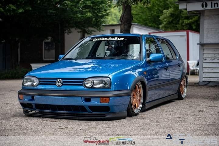 Sourkfaruts Inneres Blumenpflücken 2024
Imagen del reportaje de la revista Tuning Area4tuners.es, de la concentración de coches Tuning del año 2024 en Berlín, Alemania