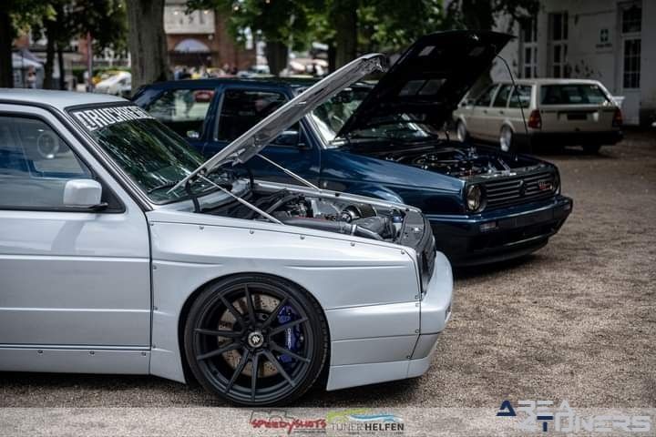 Sourkfaruts Inneres Blumenpflücken 2024
Imagen del reportaje de la revista Tuning Area4tuners.es, de la concentración de coches Tuning del año 2024 en Berlín, Alemania