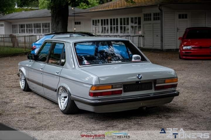 Sourkfaruts Inneres Blumenpflücken 2024
Imagen del reportaje de la revista Tuning Area4tuners.es, de la concentración de coches Tuning del año 2024 en Berlín, Alemania