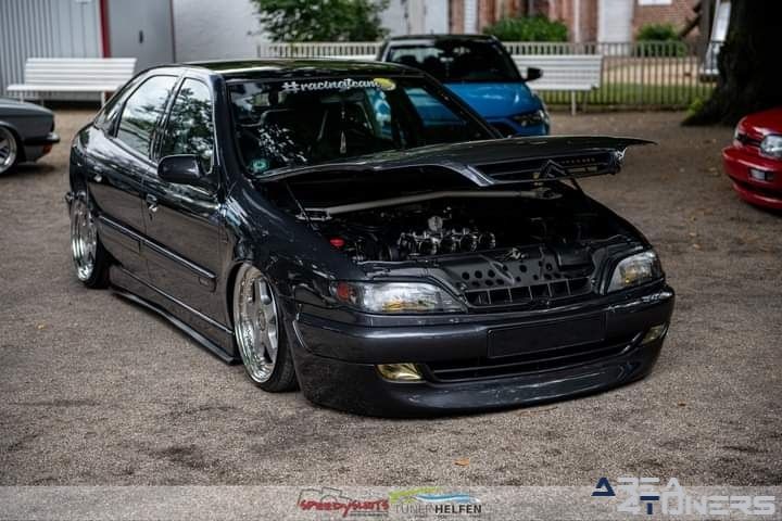 Sourkfaruts Inneres Blumenpflücken 2024
Imagen del reportaje de la revista Tuning Area4tuners.es, de la concentración de coches Tuning del año 2024 en Berlín, Alemania