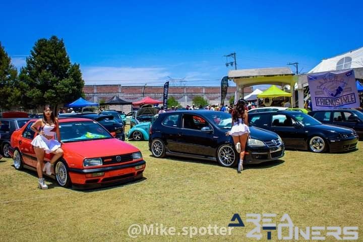 Golden Drivers Party
Imagen del reportaje de la revista Tuning Area4tuners.es, de la concentración de coches Tuning del año 2024 en Atlacomulco, México.
