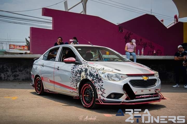 Convivencia Low Life
Imagen del reportaje de la revista Tuning Area4tuners.es, de la concentración de coches Tuning del año 2024 en Chalco De Díaz Covarrubias, México