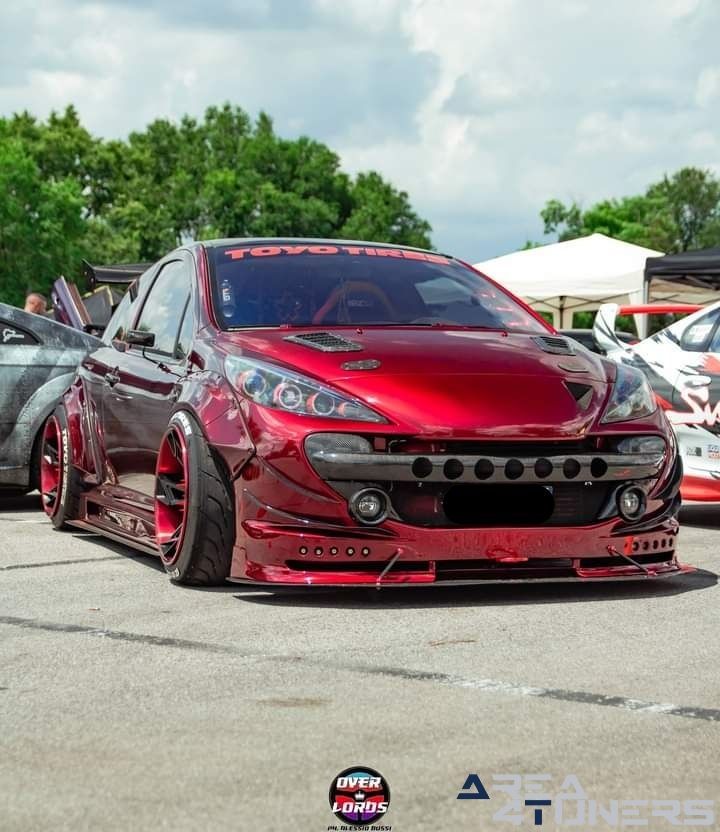 3 The Low Meet Village
Imagen del reportaje de la revista Tuning Area4tuners.es, de la concentración de coches Tuning del año 2024 en Casteblanco Veneto, Italia