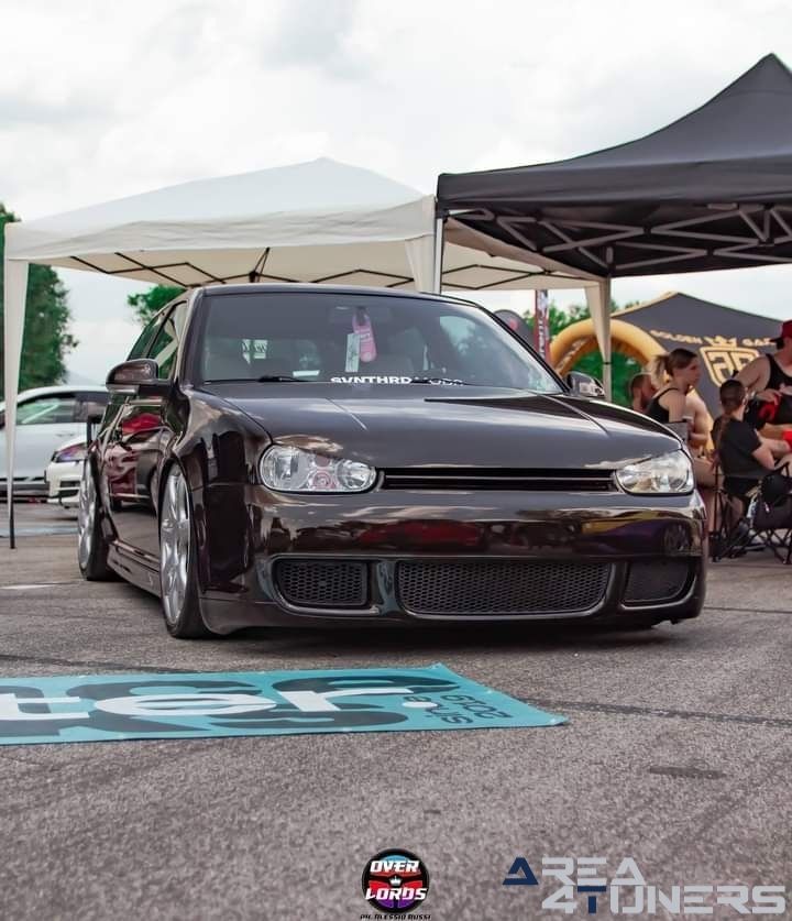 3 The Low Meet Village
Imagen del reportaje de la revista Tuning Area4tuners.es, de la concentración de coches Tuning del año 2024 en Casteblanco Veneto, Italia