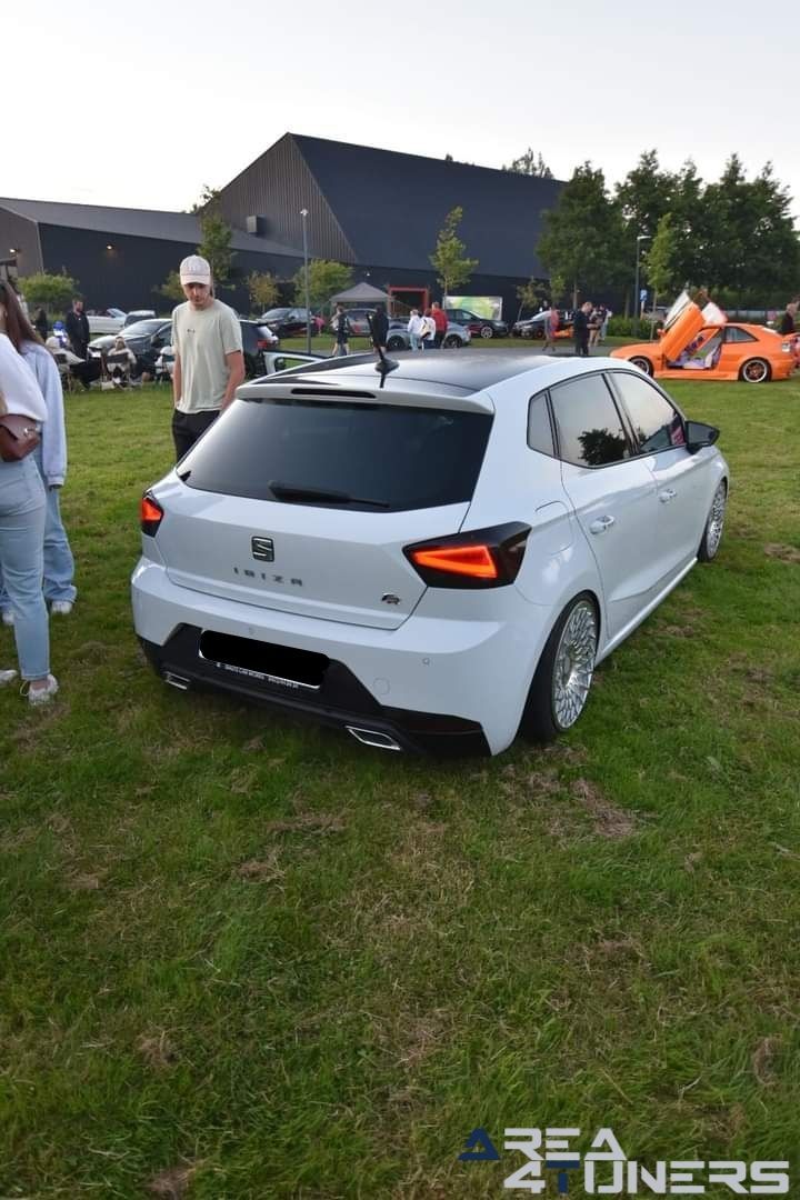 Modified Night 2024
Imagen del reportaje de la revista Tuning Area4tuners.es, de la concentración de coches Tuning del año 2024 en Wabbeke, Bélgica