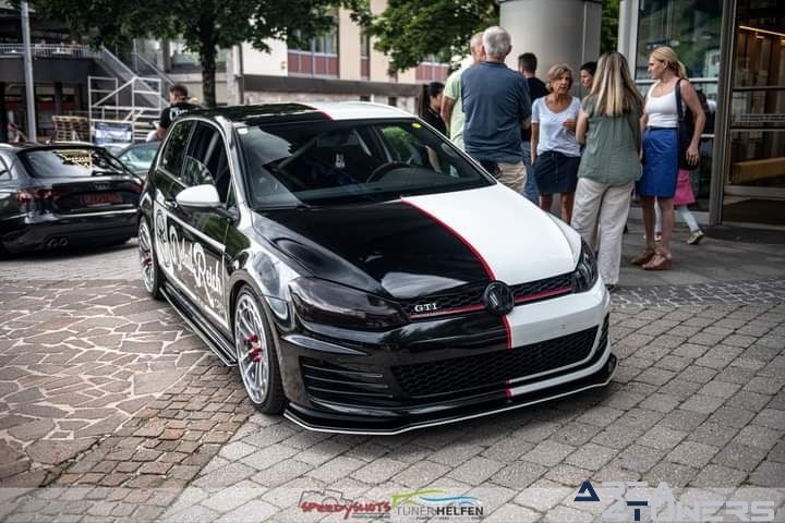 Cult Parade 2024
Imagen del reportaje de la revista Tuning Area4tuners.es, de la concentración de coches Tuning del año 2024 en Saint Johann Im Pongau, Austria