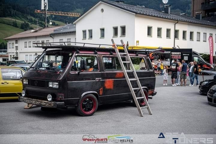 Cult Parade 2024
Imagen del reportaje de la revista Tuning Area4tuners.es, de la concentración de coches Tuning del año 2024 en Saint Johann Im Pongau, Austria