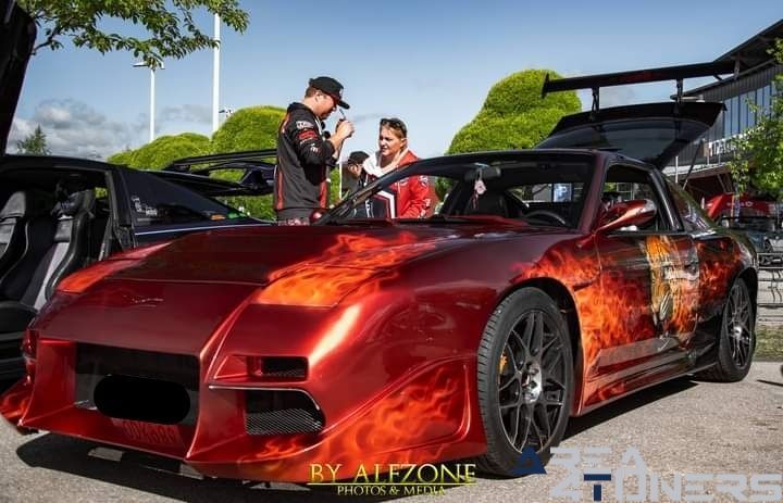 Dala Sportbildfestival 2024
Imagen del reportaje de la revista Tuning Area4tuners.es, de la concentración de coches Tuning del año 2024 en Dala, Suecia