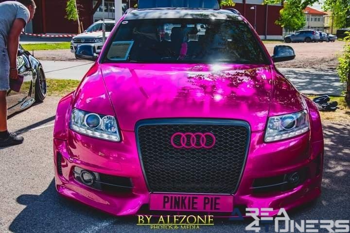 Dala Sportbildfestival 2024
Imagen del reportaje de la revista Tuning Area4tuners.es, de la concentración de coches Tuning del año 2024 en Dala, Suecia