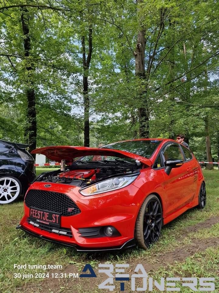 Shine The Castle 2.0
Imagen del reportaje de la revista Tuning Area4tuners.es, de la concentración de coches Tuning del año 2024 en Aarschot, Bélgica