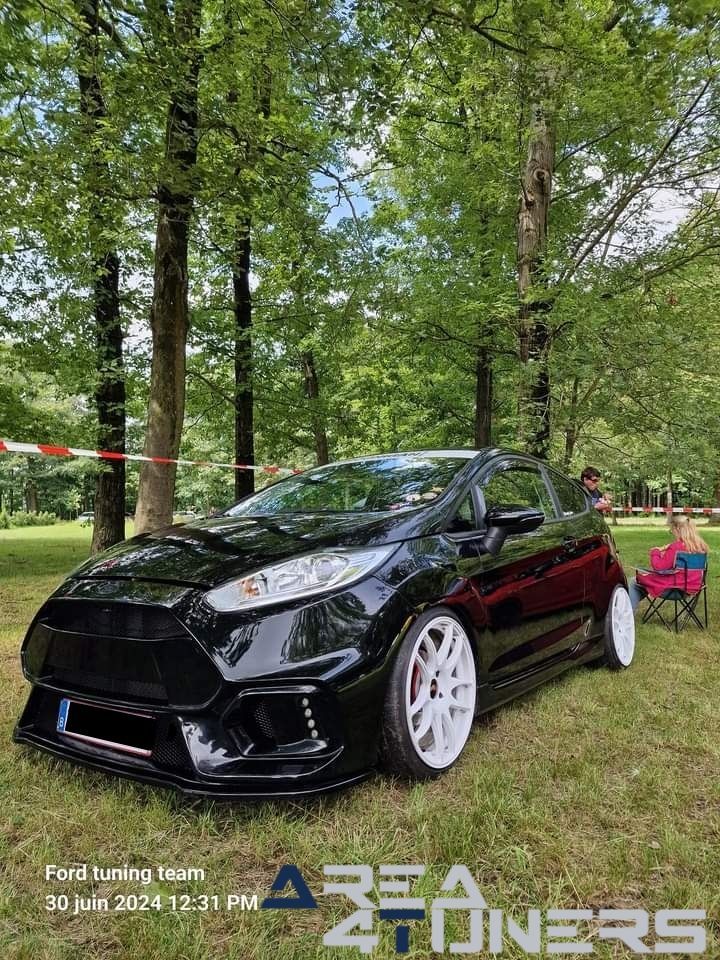 Shine The Castle 2.0
Imagen del reportaje de la revista Tuning Area4tuners.es, de la concentración de coches Tuning del año 2024 en Aarschot, Bélgica