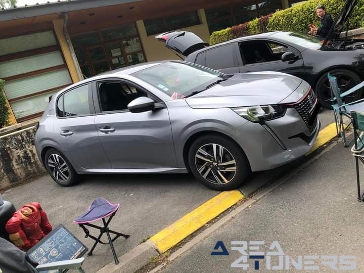 Meeting Lutte Contre Le Cancer
Imagen del reportaje de la revista Tuning Area4tuners.es, de la concentración de coches Tuning del año 2024 en Orbais L'Abayye, Francia