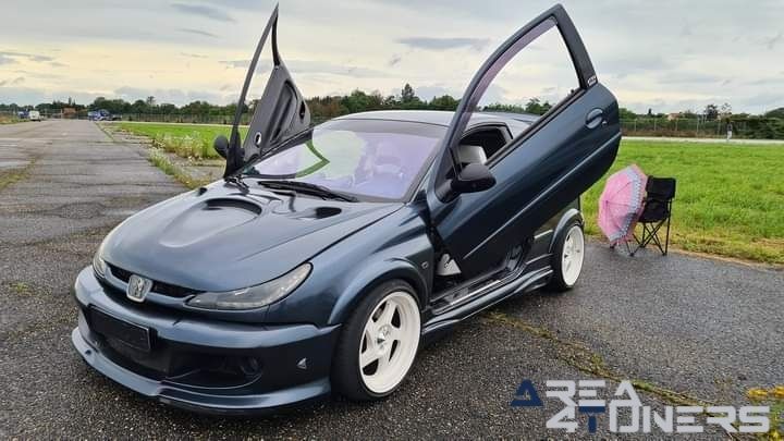 Airfield Motorfest
Imagen del reportaje de la revista Tuning Area4tuners.es, de la concentración de coches Tuning del año 2024 en Heidelberg, Alemania