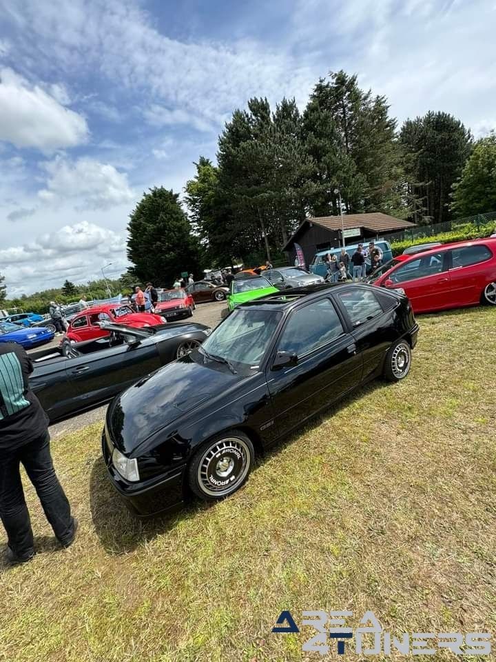 Drop Nation Lake Edition
Imagen del reportaje de la revista Tuning Area4tuners.es, de la concentración de coches Tuning del año 2024 en Chapelle Lez Herlaimont, Bélgica