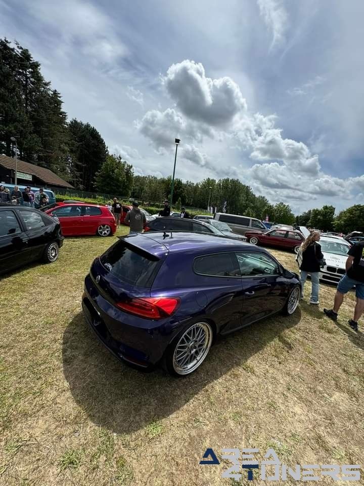 Drop Nation Lake Edition
Imagen del reportaje de la revista Tuning Area4tuners.es, de la concentración de coches Tuning del año 2024 en Chapelle Lez Herlaimont, Bélgica
