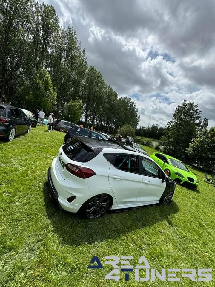 Drop Nation Lake Edition
Imagen del reportaje de la revista Tuning Area4tuners.es, de la concentración de coches Tuning del año 2024 en Chapelle Lez Herlaimont, Bélgica