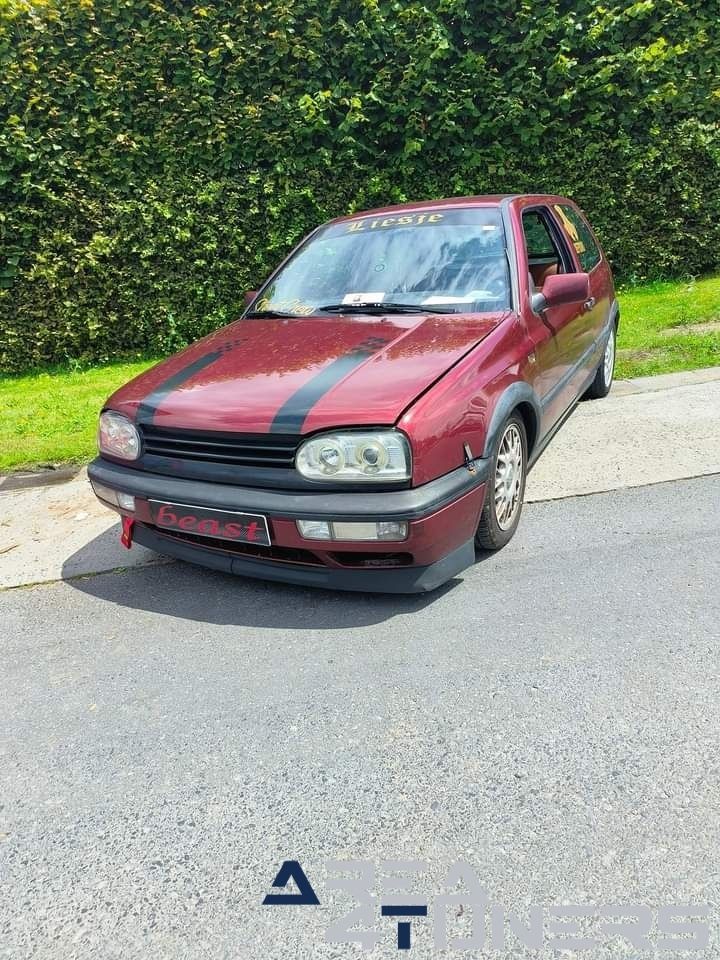 Back To The Roots 2024
Imagen del reportaje de la revista Tuning Area4tuners.es, de la concentración de coches Tuning del año 2024 en Gistel, Bélgica