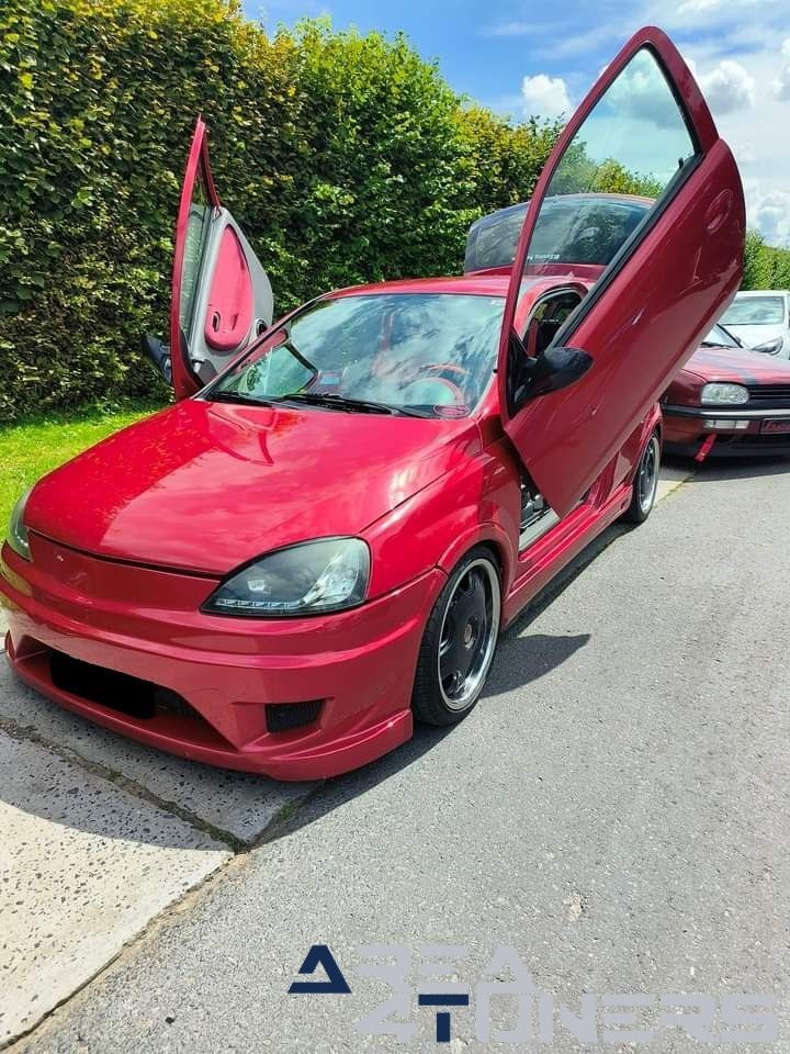 Back To The Roots 2024
Imagen del reportaje de la revista Tuning Area4tuners.es, de la concentración de coches Tuning del año 2024 en Gistel, Bélgica