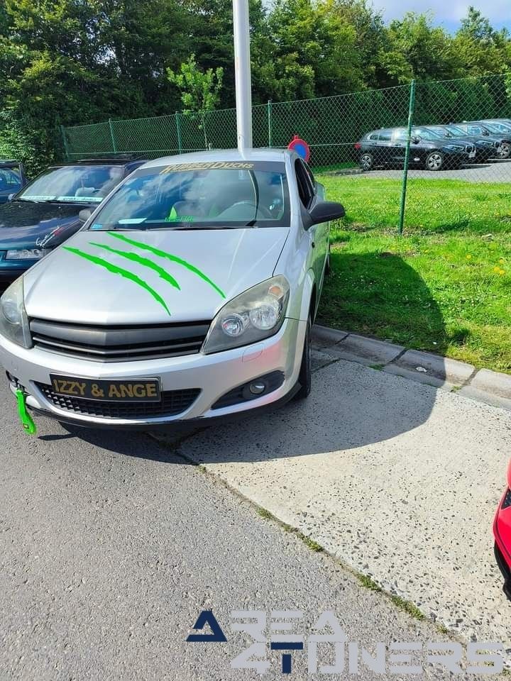 Back To The Roots 2024
Imagen del reportaje de la revista Tuning Area4tuners.es, de la concentración de coches Tuning del año 2024 en Gistel, Bélgica