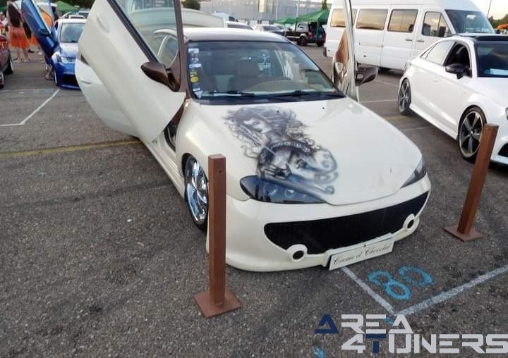 9º Little Garage Tuning Show
Imagen del reportaje de la revista Tuning Area4tuners.es, de la concentración de coches Tuning del año 2024 en Palencia capital, España