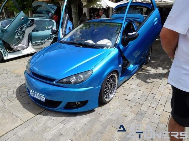 9º Little Garage Tuning Show
Imagen del reportaje de la revista Tuning Area4tuners.es, de la concentración de coches Tuning del año 2024 en Palencia capital, España