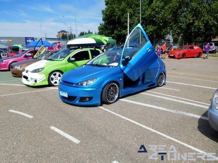 9º Little Garage Tuning Show
Imagen del reportaje de la revista Tuning Area4tuners.es, de la concentración de coches Tuning del año 2024 en Palencia capital, España