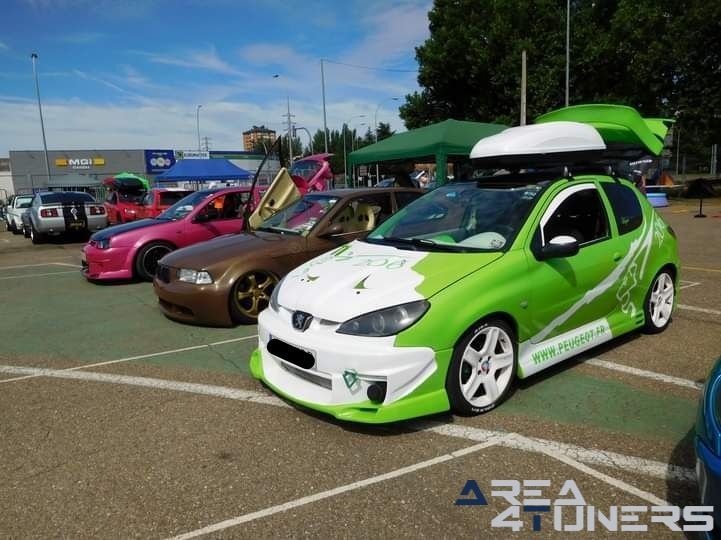 9º Little Garage Tuning Show
Imagen del reportaje de la revista Tuning Area4tuners.es, de la concentración de coches Tuning del año 2024 en Palencia capital, España