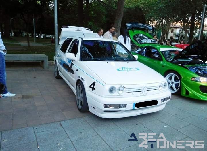 9º Little Garage Tuning Show
Imagen del reportaje de la revista Tuning Area4tuners.es, de la concentración de coches Tuning del año 2024 en Palencia capital, España