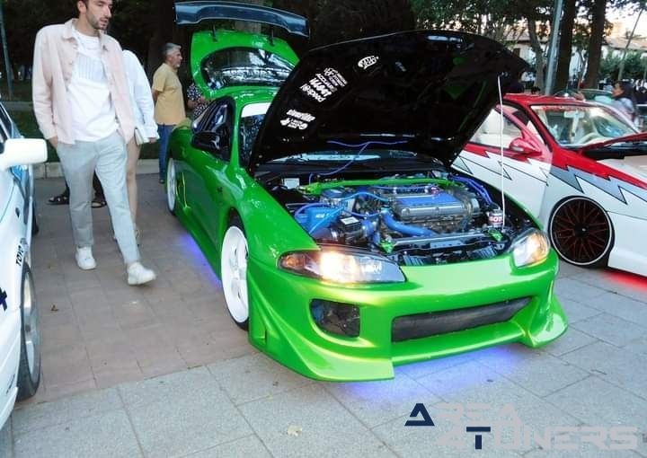 9º Little Garage Tuning Show
Imagen del reportaje de la revista Tuning Area4tuners.es, de la concentración de coches Tuning del año 2024 en Palencia capital, España