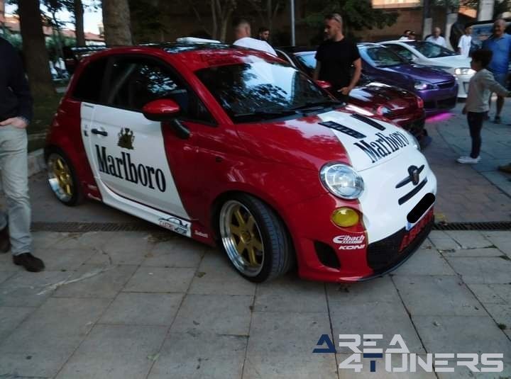 9º Little Garage Tuning Show
Imagen del reportaje de la revista Tuning Area4tuners.es, de la concentración de coches Tuning del año 2024 en Palencia capital, España