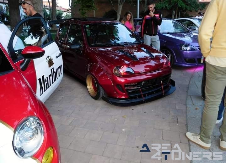 9º Little Garage Tuning Show
Imagen del reportaje de la revista Tuning Area4tuners.es, de la concentración de coches Tuning del año 2024 en Palencia capital, España