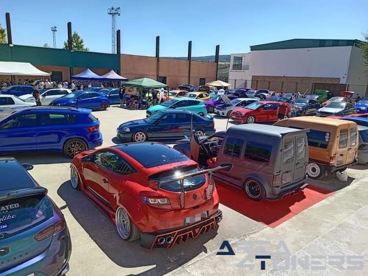 6º Roca Tuning
Imagen del reportaje de la revista Tuning Area4tuners.es, de la concentración de coches Tuning del año 2024 en Sétenil De Bodegas, Cádiz, España