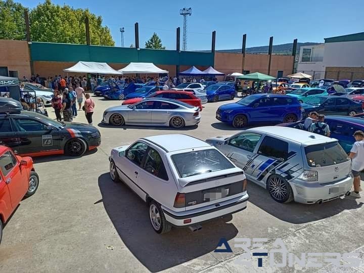 6º Roca Tuning
Imagen del reportaje de la revista Tuning Area4tuners.es, de la concentración de coches Tuning del año 2024 en Sétenil De Bodegas, Cádiz, España
