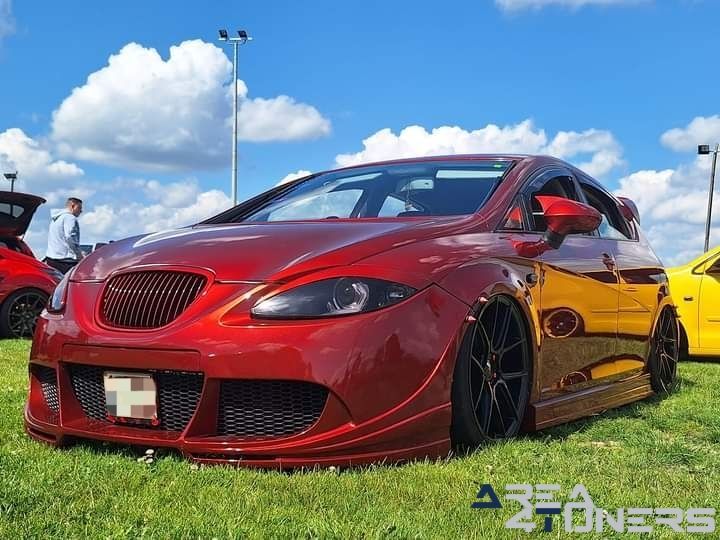 Gazman And Golden Squad 2024
Imagen del reportaje de la revista Tuning Area4tuners.es, de la concentración de coches Tuning del año 2024 en Taintiegnes, Bélgica.