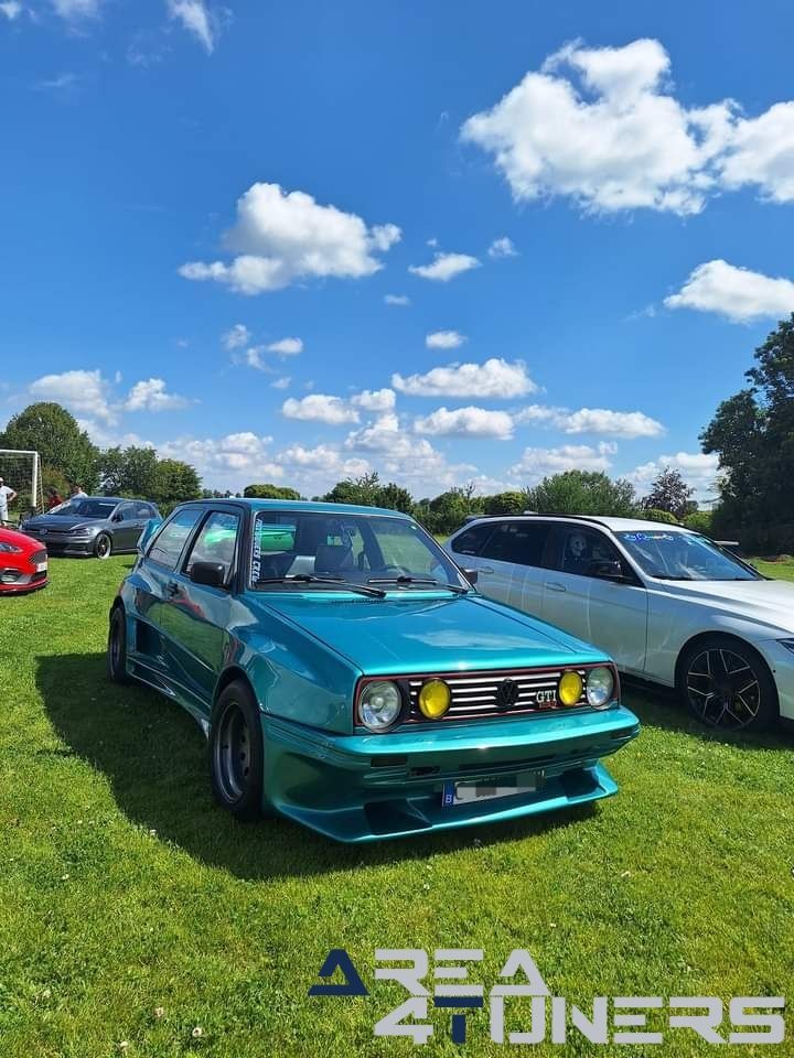 Gazman And Golden Squad 2024
Imagen del reportaje de la revista Tuning Area4tuners.es, de la concentración de coches Tuning del año 2024 en Taintiegnes, Bélgica.