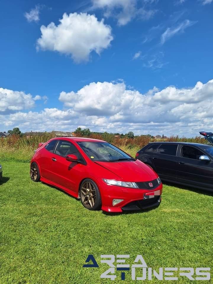 Gazman And Golden Squad 2024
Imagen del reportaje de la revista Tuning Area4tuners.es, de la concentración de coches Tuning del año 2024 en Taintiegnes, Bélgica.