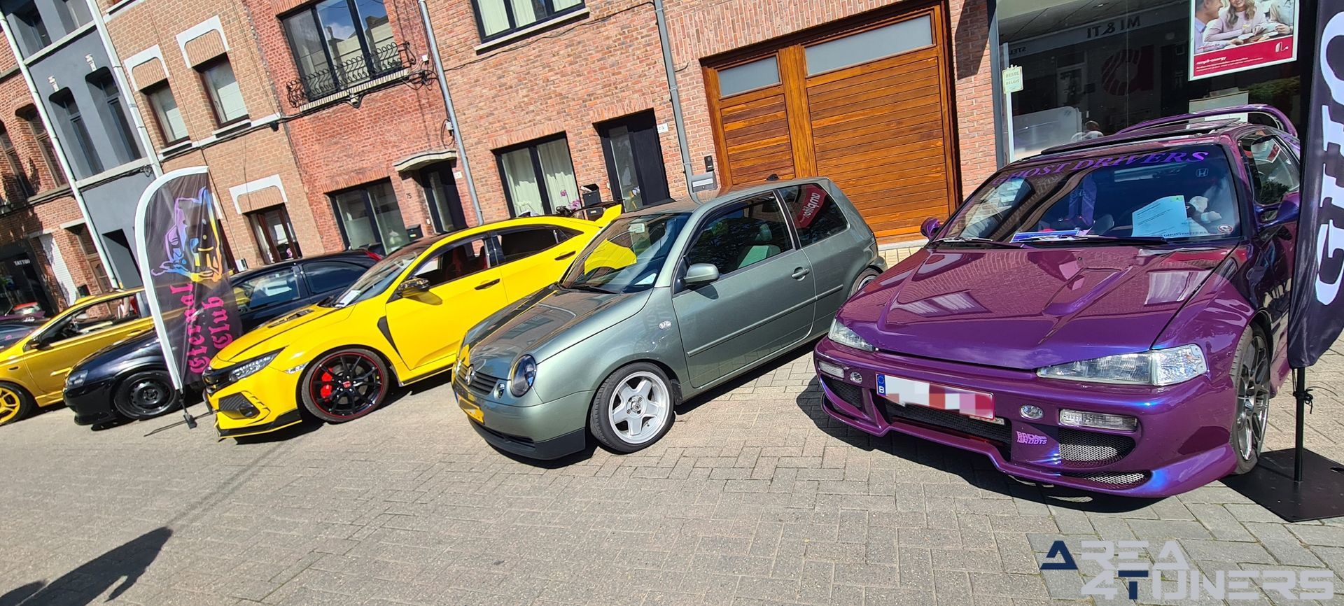 Fundays On Wheels 2.0
Imagen del reportaje de la revista Tuning Area4tuners.es, de la concentración de coches Tuning del año 2024 en Aarschot, Bélgica.