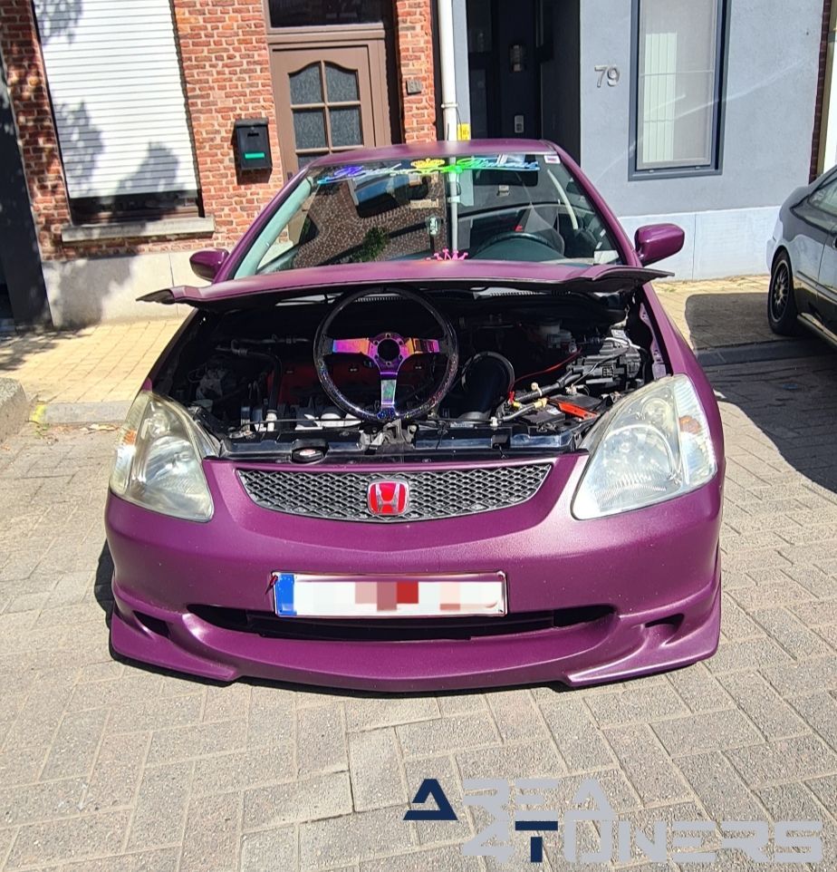 Fundays On Wheels 2.0
Imagen del reportaje de la revista Tuning Area4tuners.es, de la concentración de coches Tuning del año 2024 en Aarschot, Bélgica.