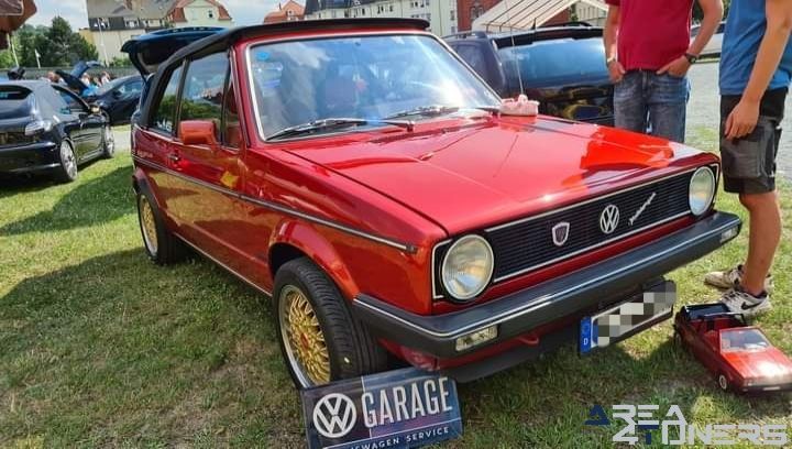 Tuninghoolican
Imagen del reportaje de la revista Tuning Area4tuners.es, de la concentración de coches Tuning del año 2024 en Greiz, Alemania.