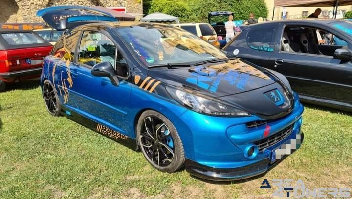 Tuninghoolican
Imagen del reportaje de la revista Tuning Area4tuners.es, de la concentración de coches Tuning del año 2024 en Greiz, Alemania.