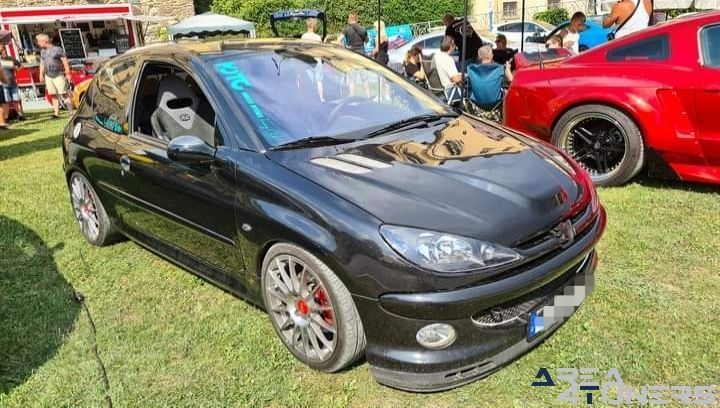 Tuninghoolican
Imagen del reportaje de la revista Tuning Area4tuners.es, de la concentración de coches Tuning del año 2024 en Greiz, Alemania.