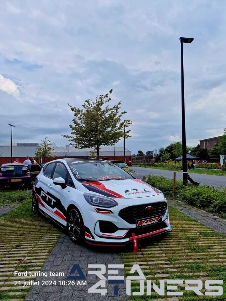 Nationale Car Meeting
Imagen del reportaje de la revista Tuning Area4tuners.es, de la concentración de coches Tuning del año 2024 en Hoogstraten, Bélgica.