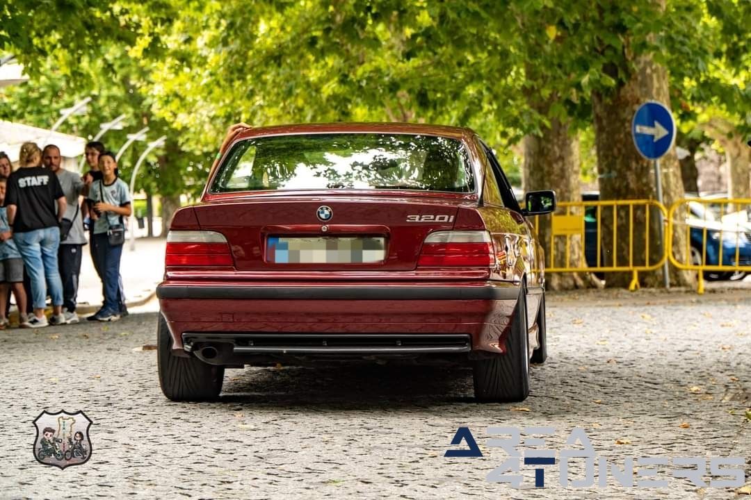 Moncao On Fire
Imagen del reportaje de la revista Tuning Area4tuners.es, de la concentración de coches Tuning del año 2024 en Moncao, Portugal.