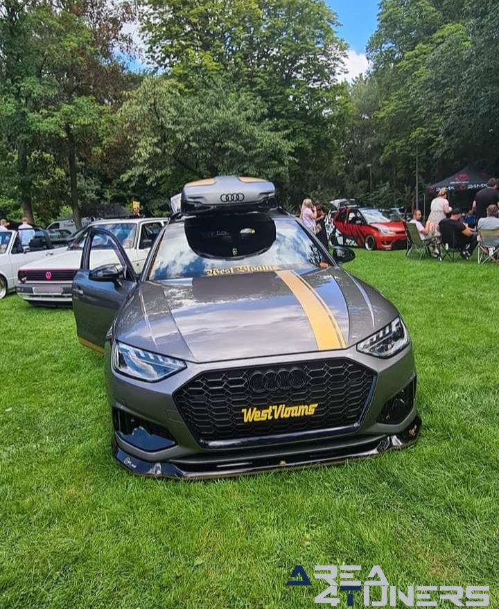 Chique Belgique 3
Imagen del reportaje de la revista Tuning Area4tuners.es, de la concentración de coches Tuning del año 2024 en Wielsbeke, Bélgica.