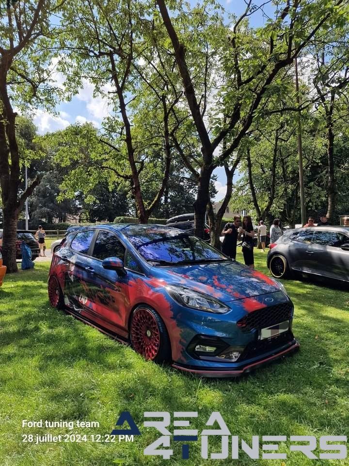 Chique Belgique 3
Imagen del reportaje de la revista Tuning Area4tuners.es, de la concentración de coches Tuning del año 2024 en Wielsbeke, Bélgica.