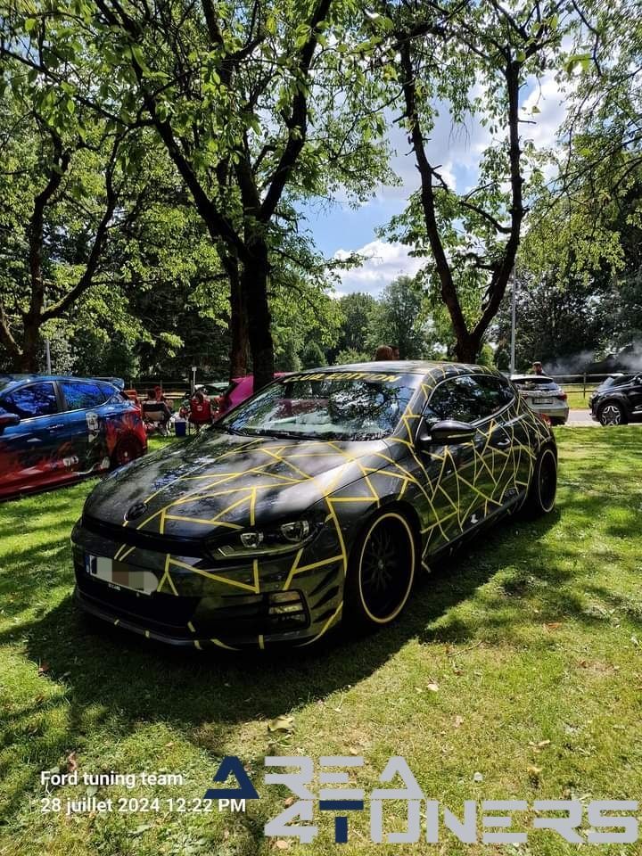 Chique Belgique 3
Imagen del reportaje de la revista Tuning Area4tuners.es, de la concentración de coches Tuning del año 2024 en Wielsbeke, Bélgica.