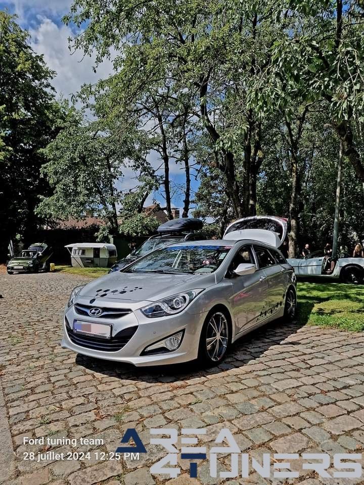 Chique Belgique 3
Imagen del reportaje de la revista Tuning Area4tuners.es, de la concentración de coches Tuning del año 2024 en Wielsbeke, Bélgica.