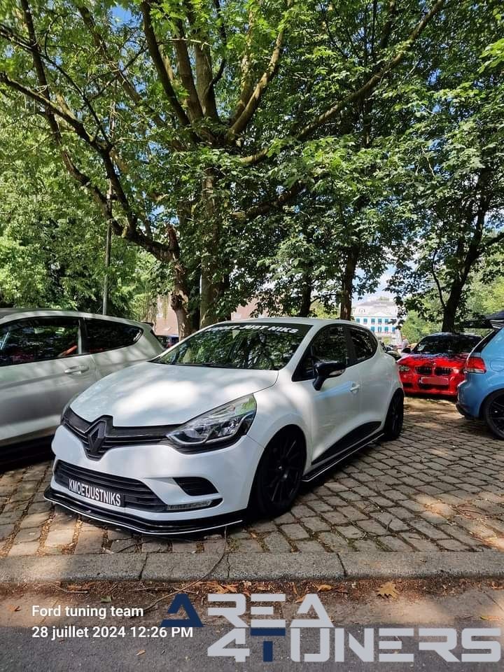 Chique Belgique 3
Imagen del reportaje de la revista Tuning Area4tuners.es, de la concentración de coches Tuning del año 2024 en Wielsbeke, Bélgica.